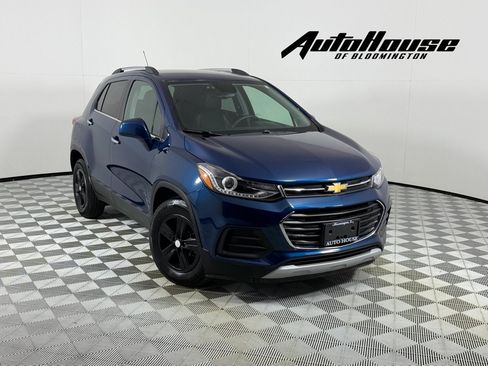Used 2020 Chevrolet Trax LT w/ Driver Confidence Package FWD image 1