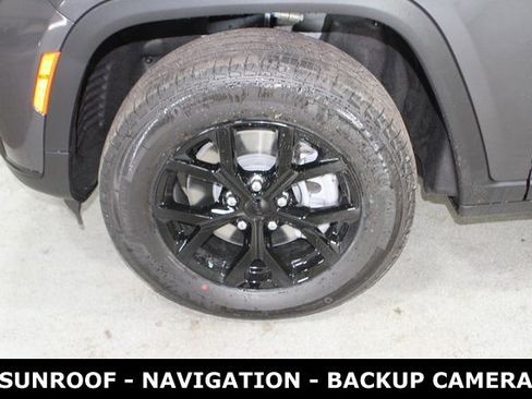 New 2025 Jeep Grand Cherokee L Altitude image 12