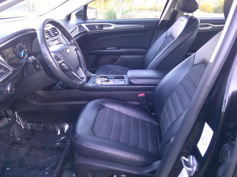 Used 2017 Ford Fusion SE w/ Equipment Group 201A FWD image 7