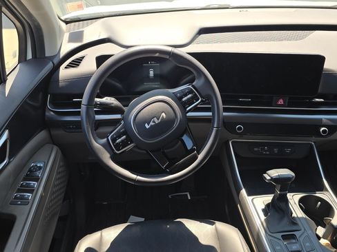 Certified 2025 Kia Carnival FWD image 5