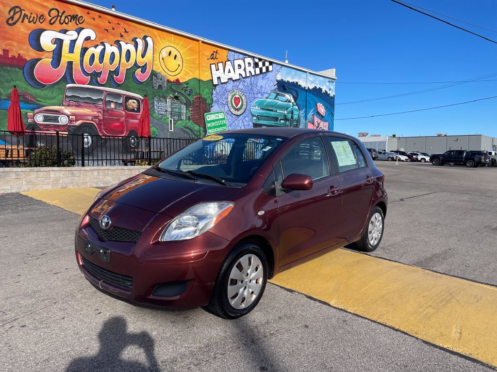 Used 2010 Toyota Yaris 4-Door Hatchback FWD image 2