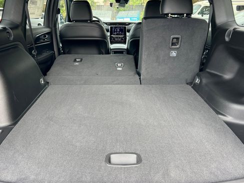 New 2025 Jeep Grand Cherokee Altitude image 15