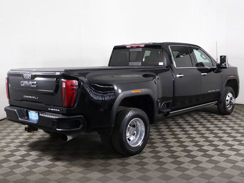 Used 2024 GMC Sierra 3500 Denali Ultimate AWD/4WD image 15
