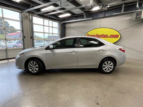 Used 2014 Toyota Corolla LE FWD image 2