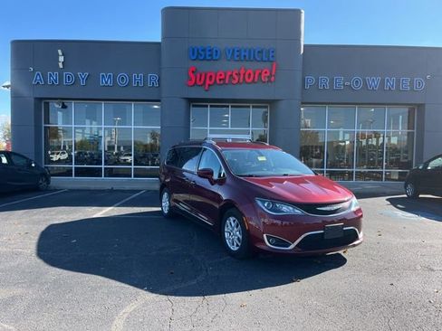 Used 2020 Chrysler Pacifica Touring-L image 1