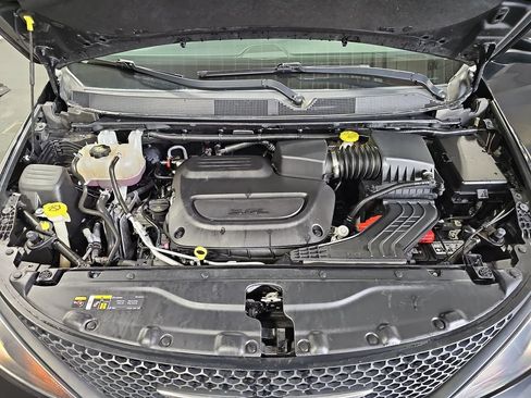Used 2023 Chrysler Voyager LX FWD image 30