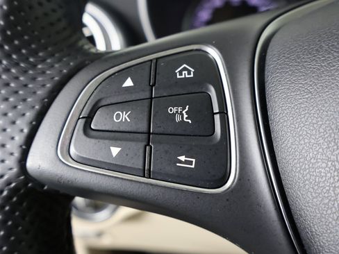 Used 2017 Mercedes-Benz GLC 300 4MATIC image 28