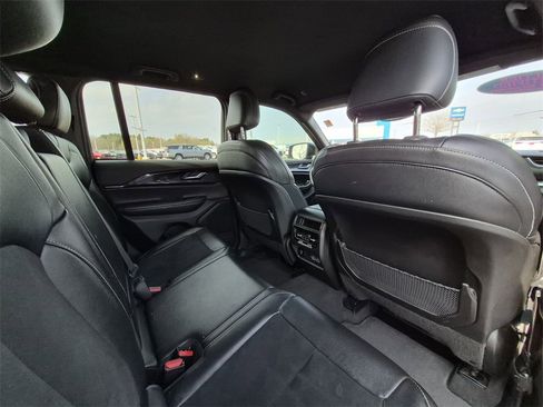 Used 2023 Jeep Grand Cherokee Altitude image 15