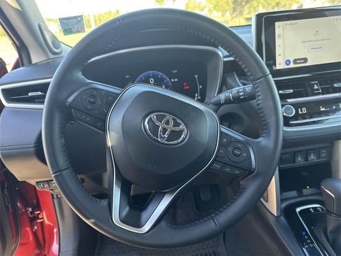 Used 2025 Toyota Corolla Cross XLE image 16