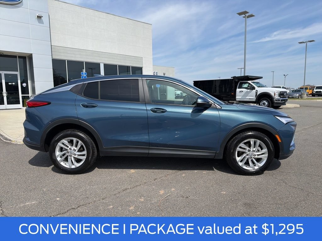 Used 2024 Buick Envista Sport Touring w/ Convenience I Package FWD image 2
