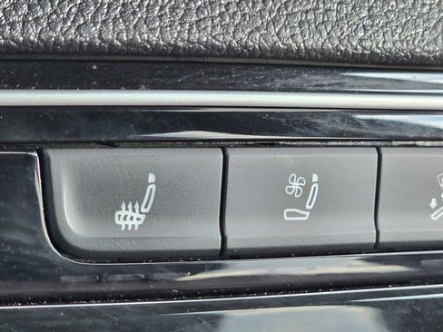 Used 2021 Volkswagen Atlas SEL Premium image 6