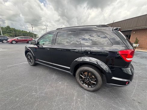Used 2019 Dodge Journey SE image 3