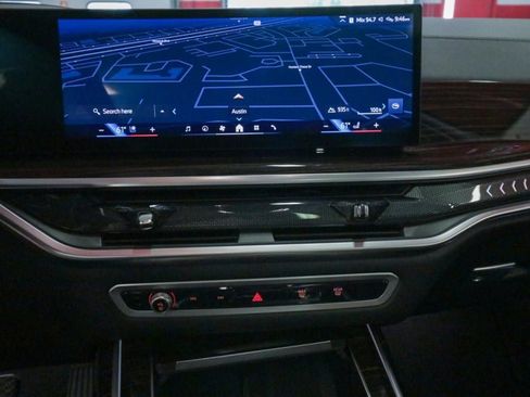 Used 2026 BMW X7 xDrive40i AWD/4WD image 19