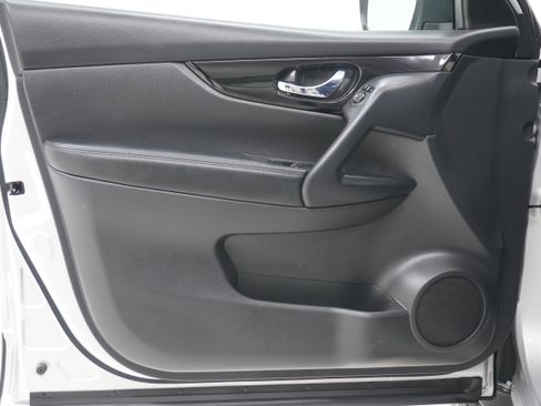 Used 2021 Nissan Rogue Sport SV FWD image 14