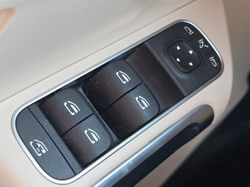 Certified 2023 Mercedes-Benz GLB 250 4MATIC image 26