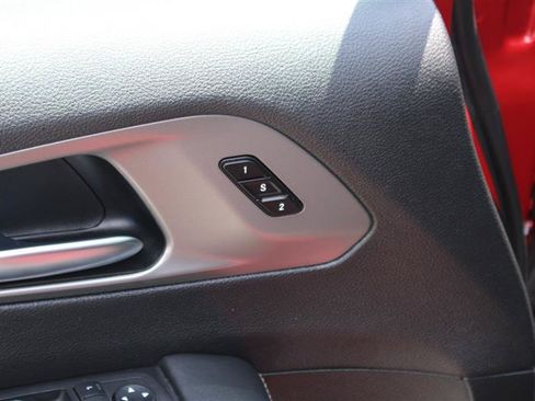 Used 2025 Chrysler Pacifica Select FWD image 13
