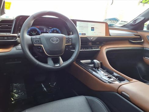 Used 2026 Toyota Crown Limited image 8