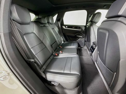 New 2026 Porsche Cayenne image 28