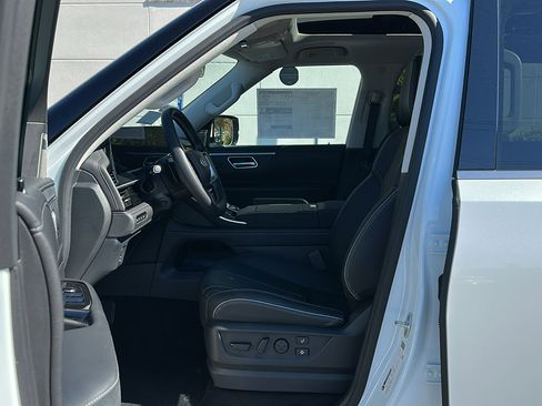 New 2025 INFINITI QX80 Sensory image 7