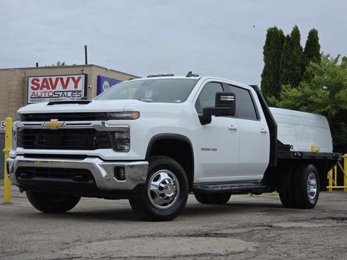 Used 2024 Chevrolet Silverado 3500 LT w/ Convenience Package AWD/4WD image 2