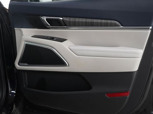 Used 2025 Kia Telluride SX w/ SX Captain's Chair Package image 11