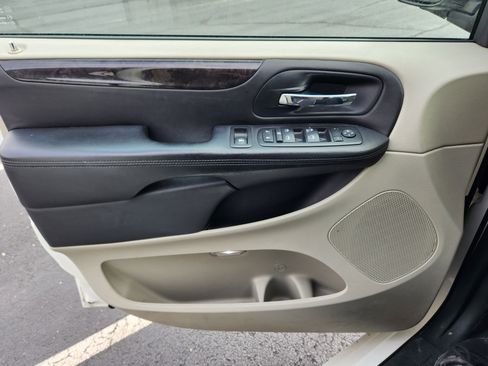 Used 2013 Dodge Grand Caravan Crew w/ Entertainment Group 1 image 21