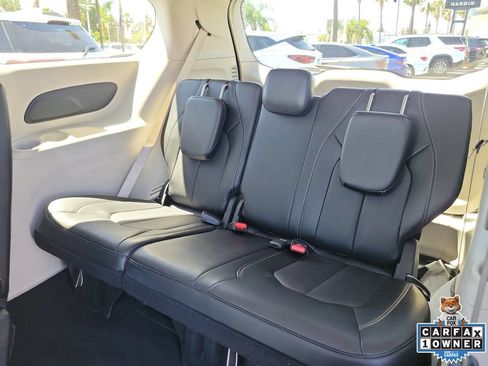 Used 2024 Chrysler Pacifica Touring-L FWD image 13
