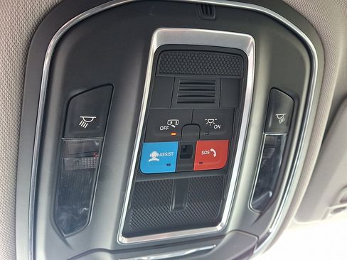 Used 2024 Jeep Grand Cherokee Laredo image 32