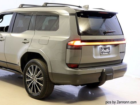 Used 2025 Lexus GX 550 w/ Accessory Package (2T) AWD/4WD image 8