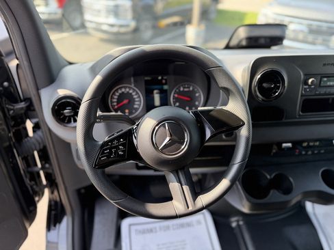 Used 2025 Mercedes-Benz Sprinter 2500 image 12