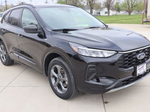 Used 2024 Ford Escape ST-Line w/ Tech Pack #1 AWD/4WD image 4