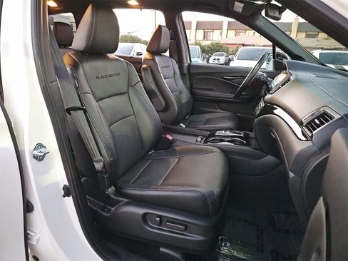 Used 2022 Honda Pilot Black Edition image 10