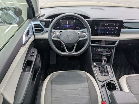 Used 2025 Volkswagen Taos SE FWD image 16