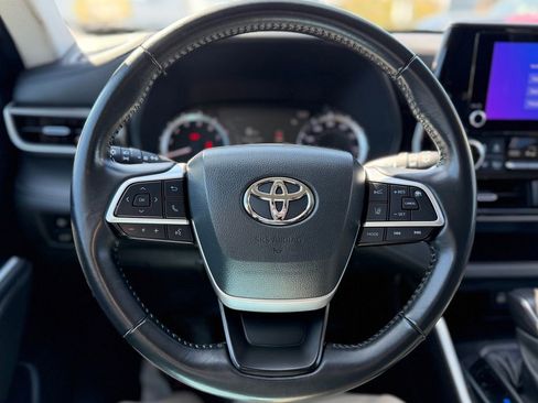 Used 2023 Toyota Highlander LE AWD/4WD image 14