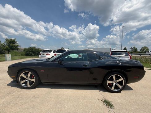 Used 2014 Dodge Challenger SRT8 RWD image 8