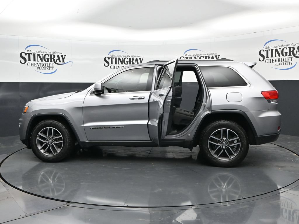 Used 2018 Jeep Grand Cherokee Laredo RWD image 37