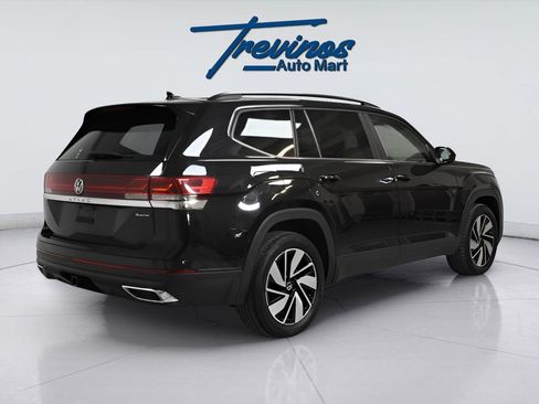 Used 2024 Volkswagen Atlas SE image 2