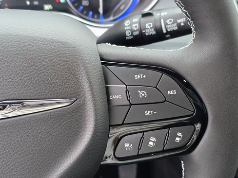 New 2026 Chrysler Pacifica Limited image 17