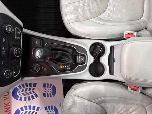 Used 2019 Jeep Cherokee Limited image 34