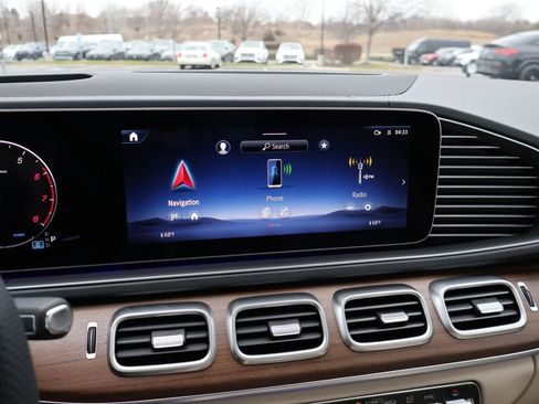 New 2026 Mercedes-Benz GLS 450 4MATIC image 25