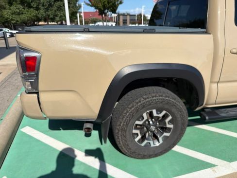 Used 2020 Toyota Tacoma TRD Off-Road w/ TRD Premium Off Road Package AWD/4WD image 14