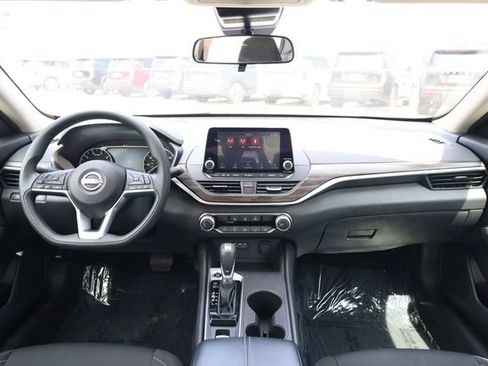 Used 2025 Nissan Altima 2.5 SV AWD/4WD image 14