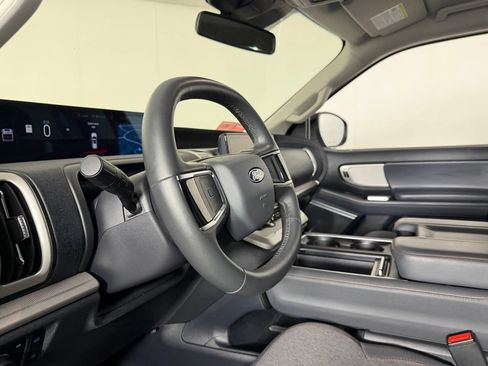 Used 2025 Ford Expedition Active AWD/4WD image 19