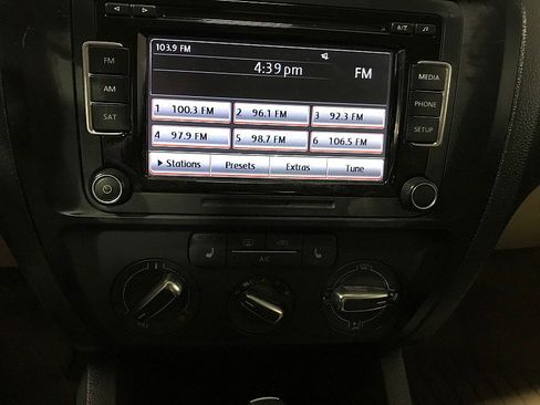 Used 2015 Volkswagen Jetta SE image 29