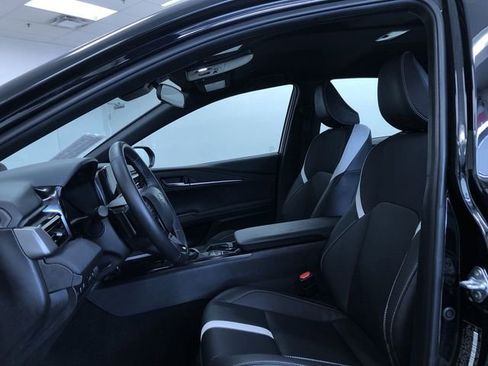 Used 2025 Toyota Camry SE image 17