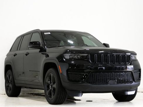New 2025 Jeep Grand Cherokee Altitude image 1