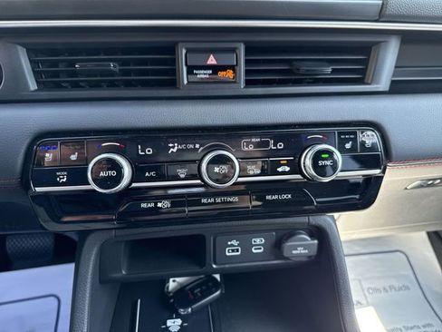 Used 2025 Honda Pilot Black Edition image 19