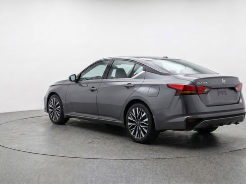 Used 2025 Nissan Altima 2.5 SV FWD image 6