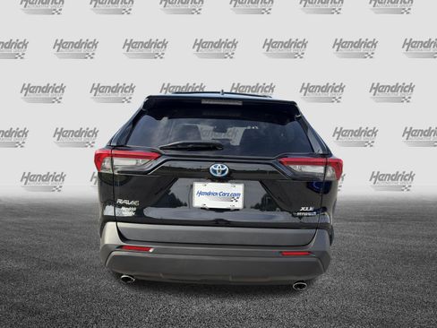 Used 2024 Toyota RAV4 XLE AWD/4WD image 9
