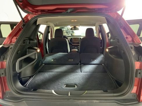 Used 2017 Jeep Cherokee Latitude FWD image 38